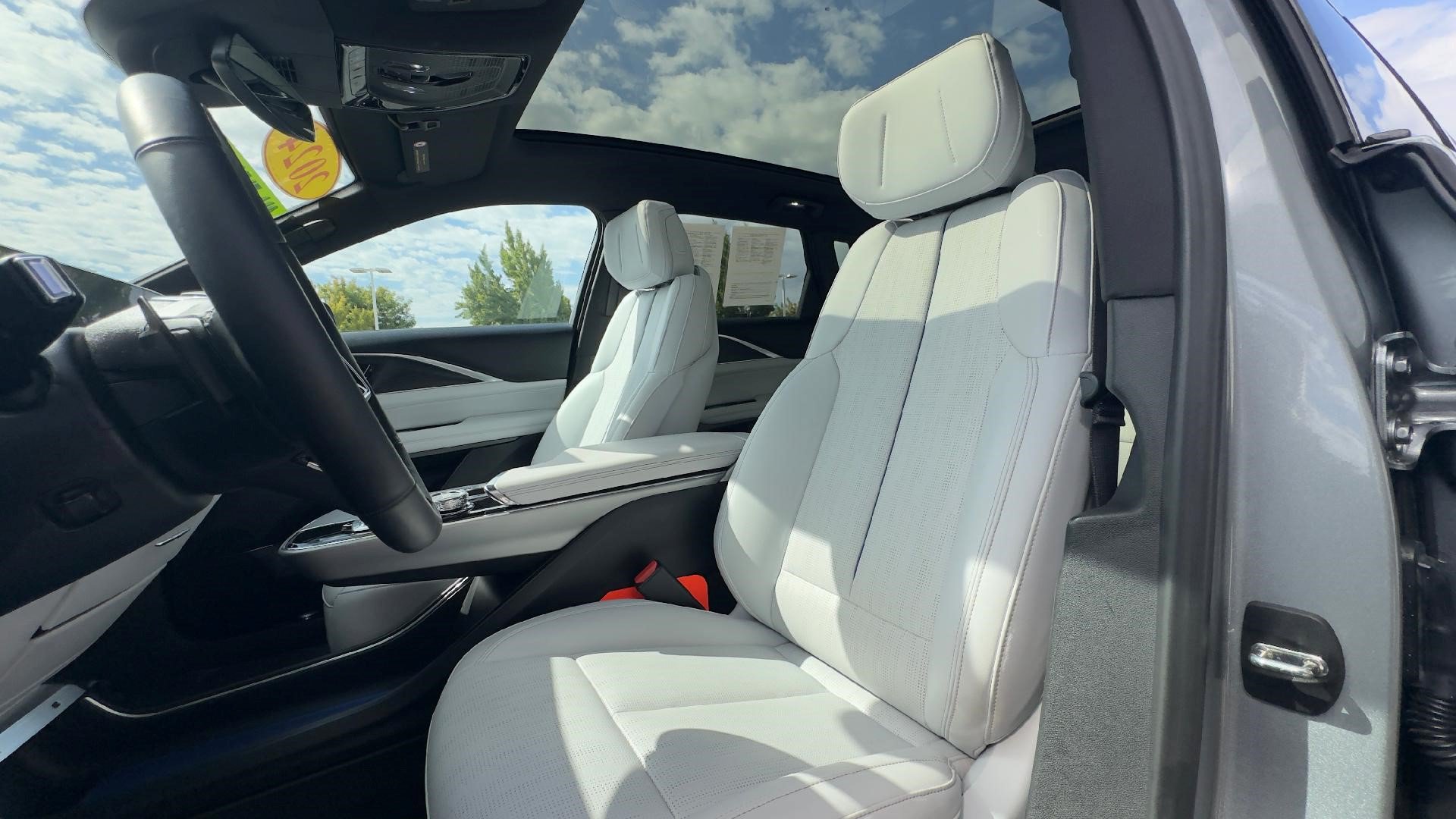 Certified 2024 Cadillac Lyriq Luxury AWD/4WD image 12