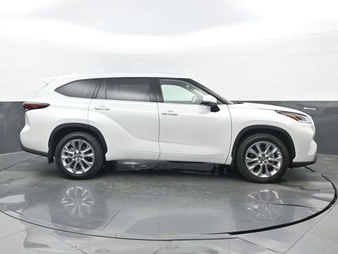Used 2026 Toyota Highlander Limited image 2