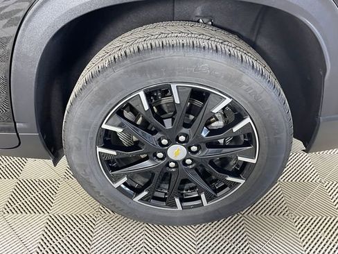 Certified 2025 Chevrolet Traverse LT w/ Sun and Wheel Package image 19