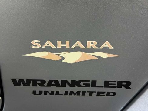 Used 2014 Jeep Wrangler Unlimited Sahara w/ Connectivity Group AWD/4WD image 11