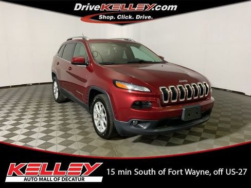 Used 2017 Jeep Cherokee Latitude FWD image 1