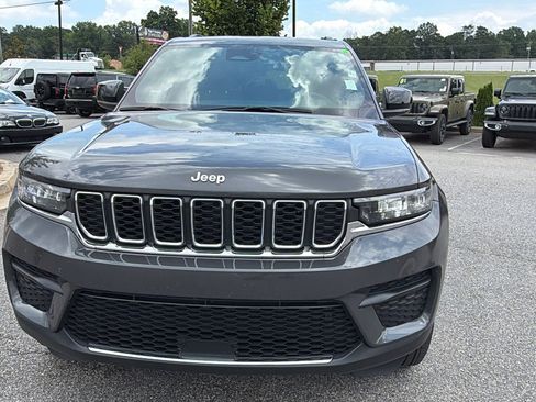 Used 2025 Jeep Grand Cherokee Laredo X w/ Luxury Tech Group I AWD/4WD image 3