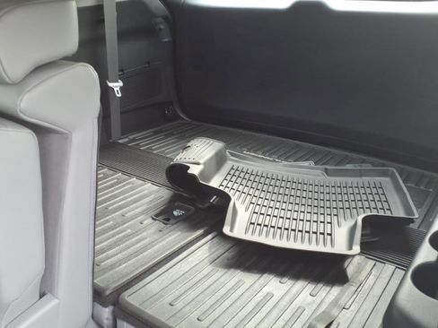 Certified 2025 Toyota Highlander XLE FWD image 11