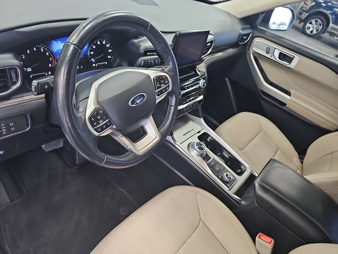 Used 2021 Ford Explorer Limited w/ Equipment Group 301A AWD/4WD image 16