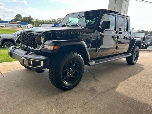 Used 2025 Jeep Gladiator Sport AWD/4WD image 4