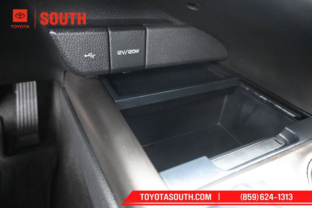 Used 2021 Toyota Camry SE FWD image 19