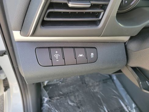 Used 2020 Hyundai Elantra SE w/ Cargo Package (C1) image 18
