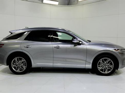 Used 2025 Genesis GV70 2.5T AWD/4WD image 9
