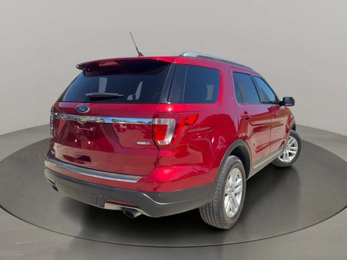 Used 2018 Ford Explorer XLT w/ Equipment Group 201A AWD/4WD image 5