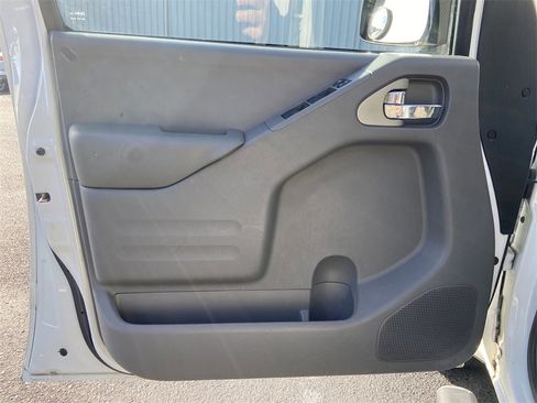 Used 2015 Nissan Frontier SV image 12