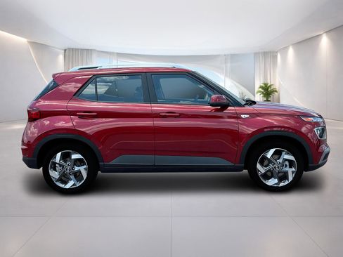 New 2025 Hyundai Venue Limited FWD image 9