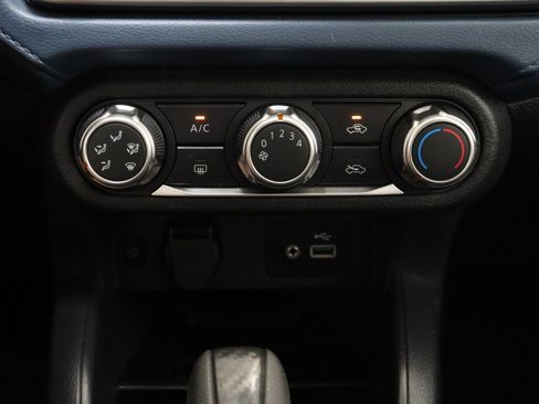Used 2025 Nissan Versa SV FWD image 19