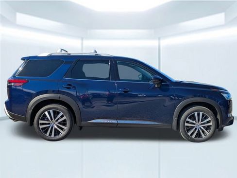 New 2025 Nissan Pathfinder Platinum w/ Cargo Package image 7