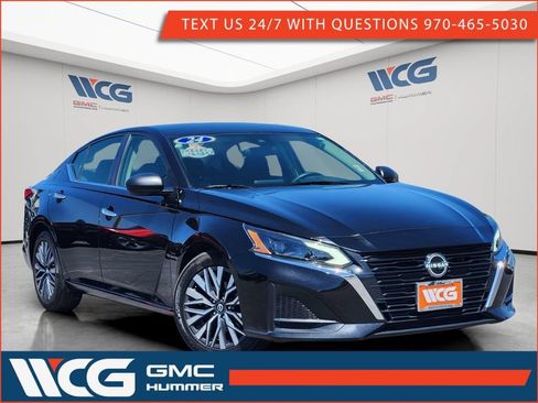 Used 2024 Nissan Altima 2.5 SV FWD image 1
