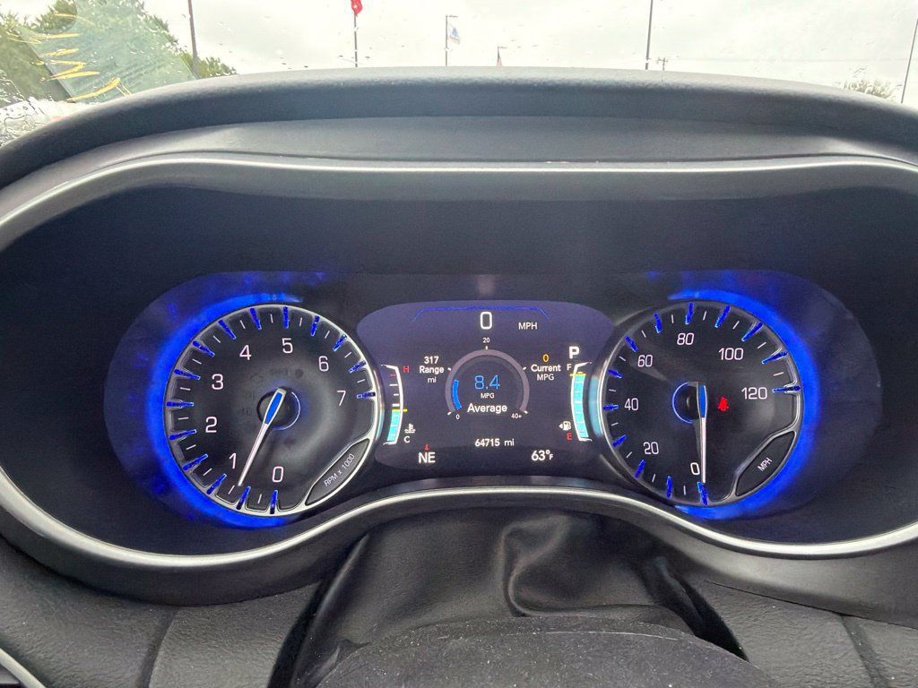 Used 2024 Chrysler Pacifica Touring-L FWD image 14