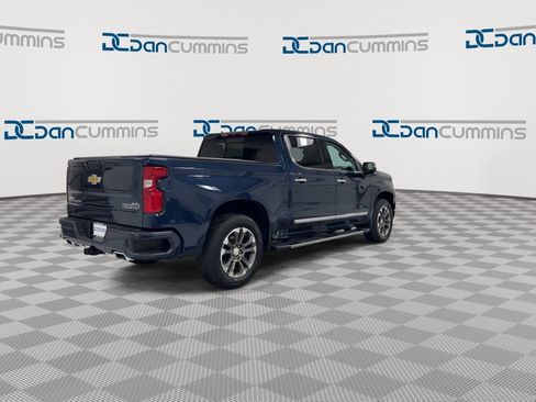 Used 2023 Chevrolet Silverado 1500 High Country w/ Z71 Off-Road Package AWD/4WD image 8