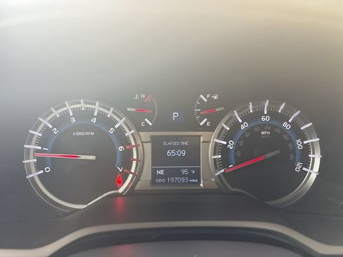 Used 2018 Toyota 4Runner SR5 AWD/4WD image 11