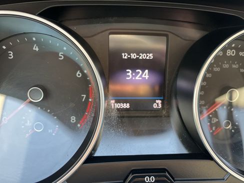 Used 2021 Volkswagen Tiguan SE FWD image 39