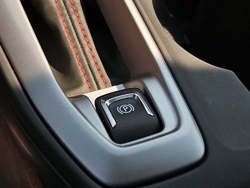 Used 2024 Chevrolet Trax RS w/ Sunroof Package FWD image 25