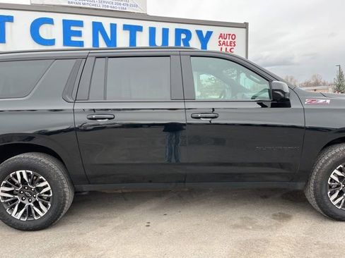 Used 2025 Chevrolet Suburban Z71 image 12