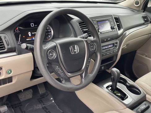 Used 2017 Honda Pilot LX image 2