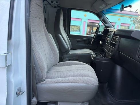 Used 2016 Chevrolet Express 3500 Extended RWD image 9