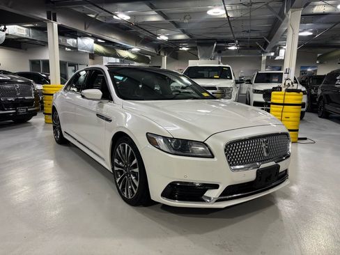 Used 2018 Lincoln Continental Reserve w/ Continental Climate Package image 2