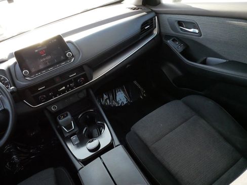 Used 2023 Nissan Rogue SV image 11