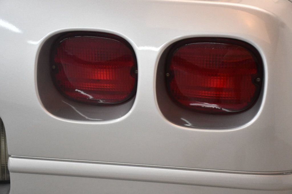 Used 1996 Chevrolet Corvette Coupe RWD image 12