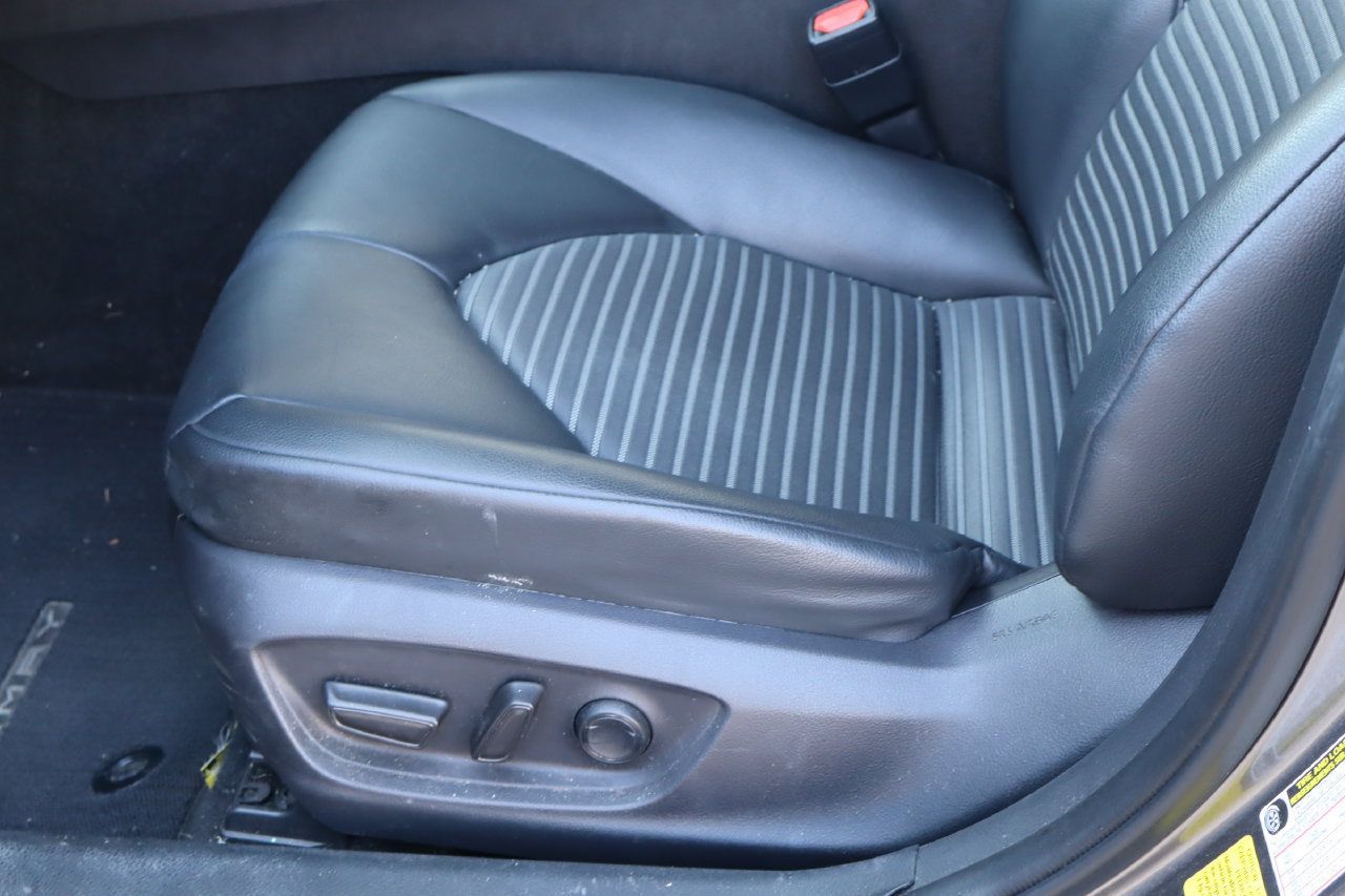 Used 2019 Toyota Camry SE FWD image 13