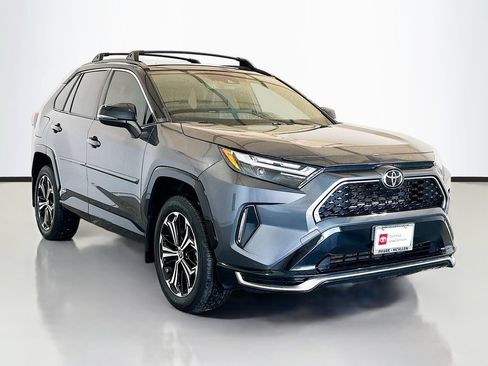 Used 2025 Toyota RAV4 XSE AWD/4WD image 3