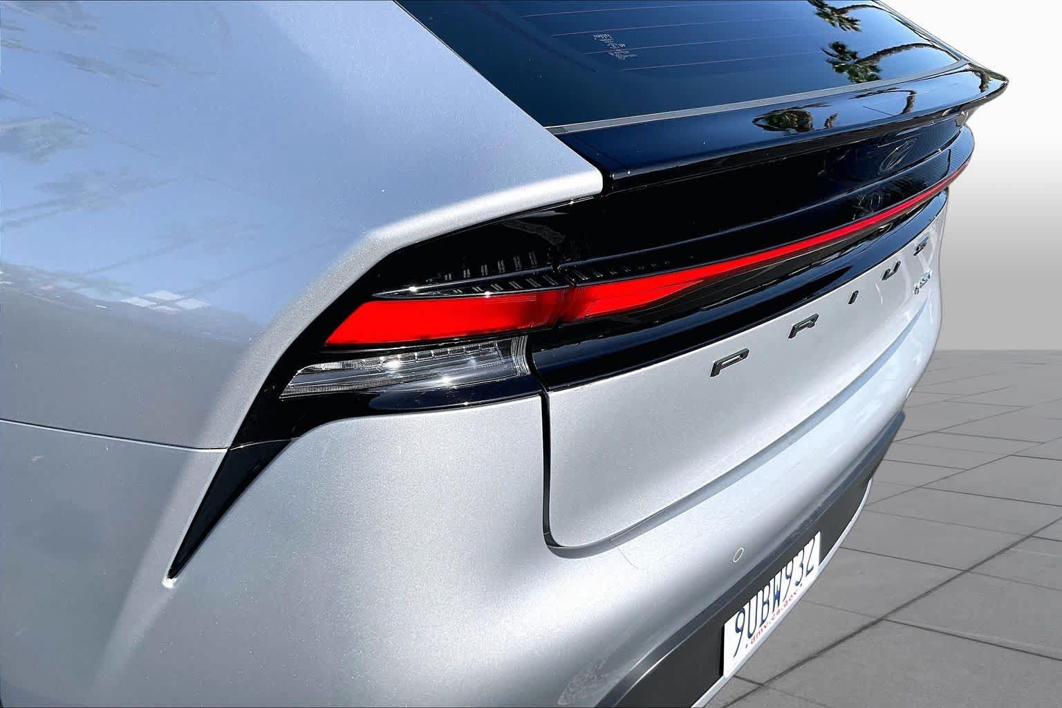 Certified 2025 Toyota Prius LE FWD image 28