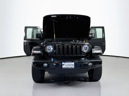 Used 2024 Jeep Wrangler Unlimited w/ Convenience Group AWD/4WD image 18