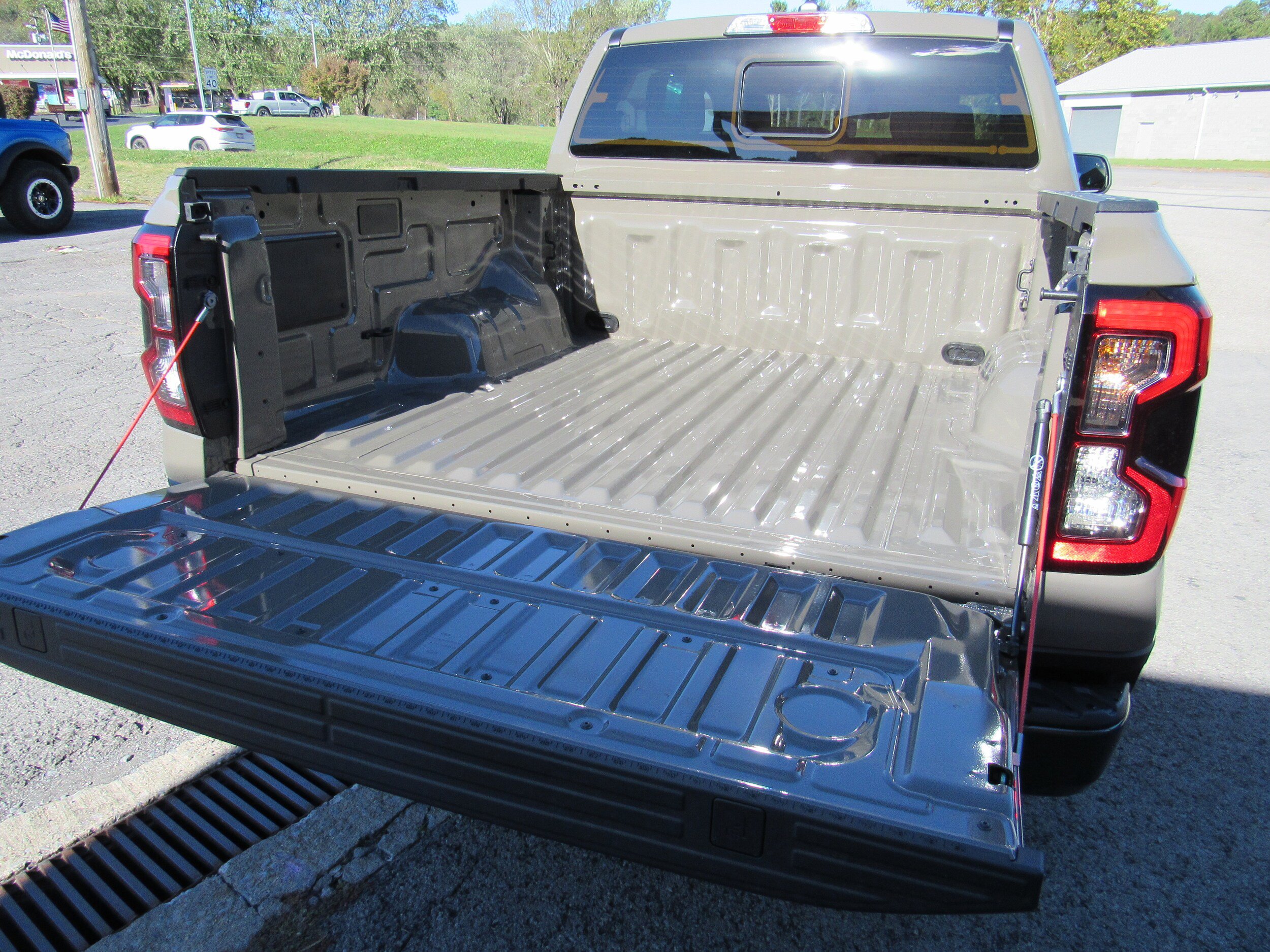 New 2026 Ford Ranger XLT w/ Equipment Group 301A High AWD/4WD image 7