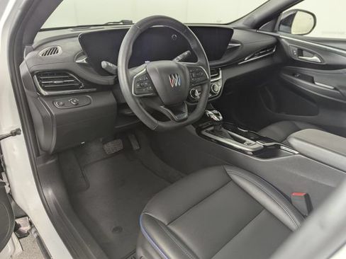 Used 2024 Buick Envista Sport Touring w/ Convenience II Package FWD image 16