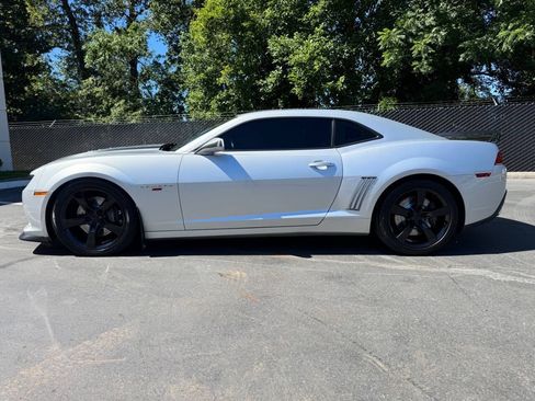 Used 2015 Chevrolet Camaro SS w/ RS Package RWD image 2