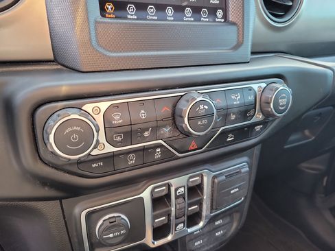 Used 2023 Jeep Wrangler Unlimited Sport image 22