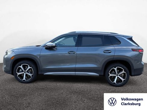 New 2025 Volkswagen Tiguan SE image 2