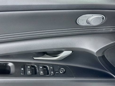 New 2026 Hyundai Elantra Limited FWD image 19