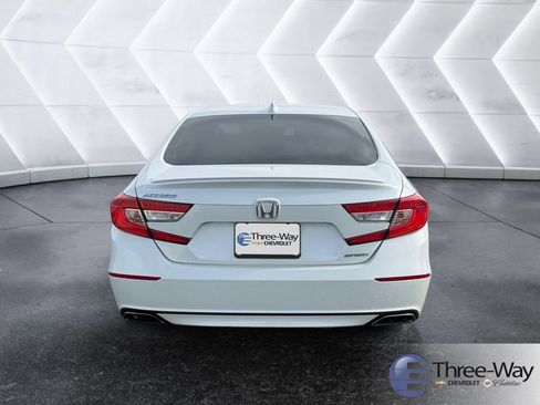 Used 2018 Honda Accord Sport image 4