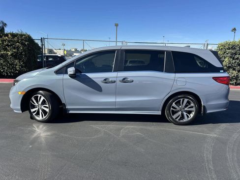 Used 2024 Honda Odyssey Touring image 3
