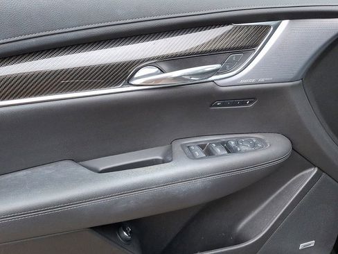 Used 2023 Cadillac XT6 Sport w/ Technology Package image 12