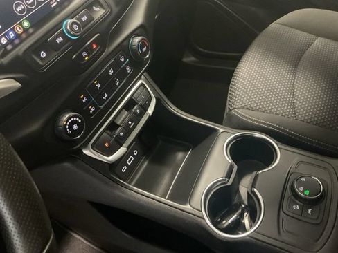 Used 2024 GMC Terrain SLE AWD/4WD image 24