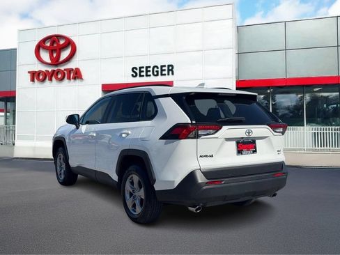 Used 2025 Toyota RAV4 XLE AWD/4WD image 9