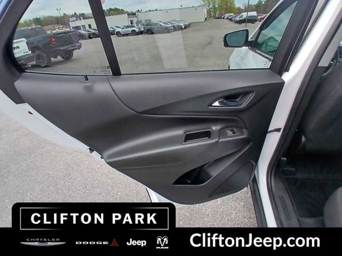 Used 2022 Chevrolet Equinox LT AWD/4WD image 12