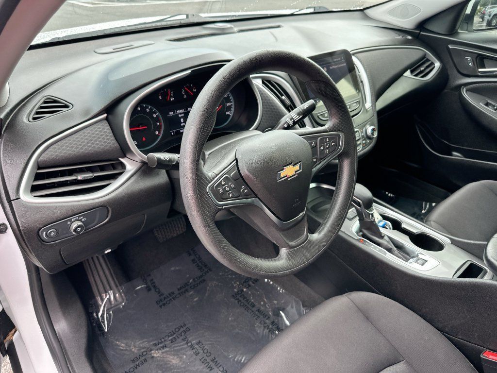 Used 2024 Chevrolet Malibu LT FWD image 9
