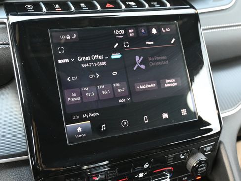 Used 2025 Jeep Grand Cherokee Laredo X w/ Luxury Tech Group I RWD image 21