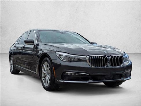 Used 2018 BMW 740e xDrive image 3