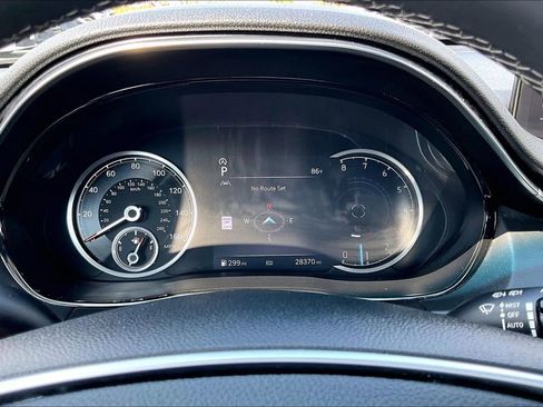 Used 2025 Genesis GV70 2.5T AWD/4WD image 13