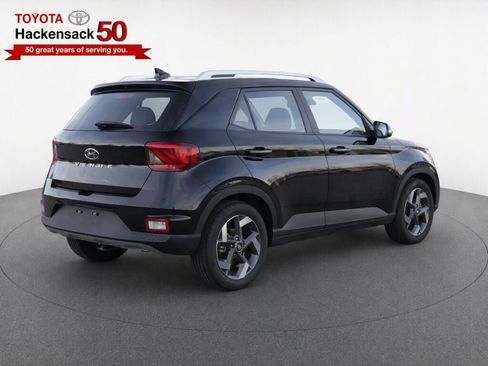 Used 2025 Hyundai Venue SEL FWD image 4